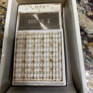 Zenith Royal Eleven  Pocket Transistor Radio